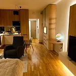 Metropolis Apartment, Free Parking, Center, Self Check-in Lägenhet