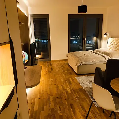 Metropolis Apartment, Free Parking, Center, Self Check-in * Bratislava