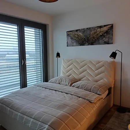 Metropolis Apartment, Free Parking, Center, Self Check-in Bratislava