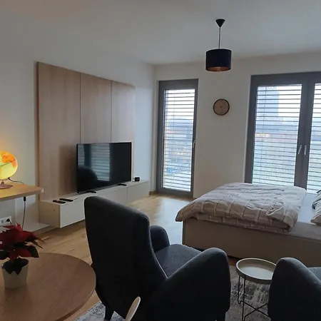 Metropolis Apartment, Free Parking, Center, Self Check-in Bratislava