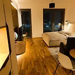 Metropolis Apartment, Free Parking, Center, Self Check-in * Bratislava