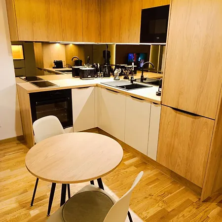 Metropolis Apartment, Free Parking, Center, Self Check-in * Bratislava