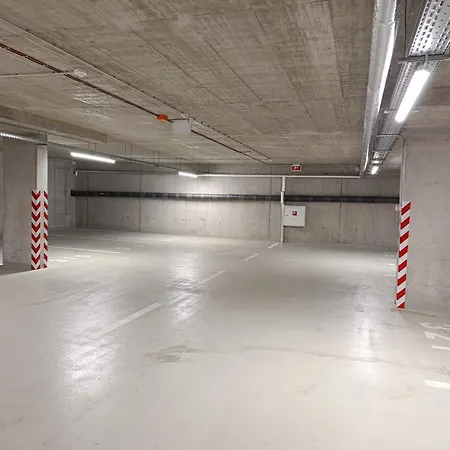 Metropolis Apartment, Free Parking, Center, Self Check-in * Bratislava